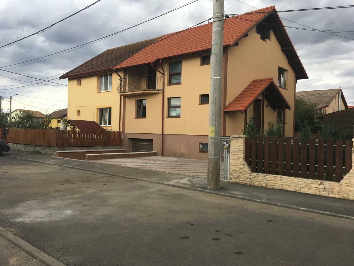 Casa In Zona Linistita, Campia Turzii Villa Luaran gambar